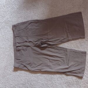 Lucy Size Medium crop athletic pants
